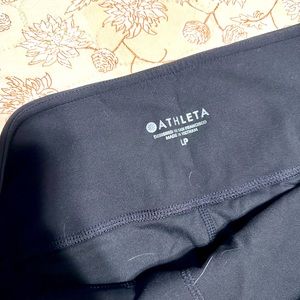 BNWT Athleta Salutation Capri